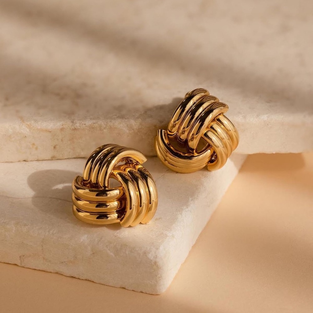 New! Gold Hooked Chain Drop Earrings (3055) NWOT